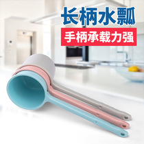 Scoop water spoon Plastic water drift long handle spoon Creative watering kitchen household long handle thickened water scoop spoon large lengthened