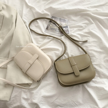 Senior sense of small bag women 2021 new fashion retro messenger bag French niche wild texture small square bag explosion