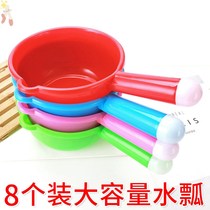 Household plastic long handle water spoon Kitchen with thickened large capacity water scoop Bath flushing baby bath shampoo water scoop