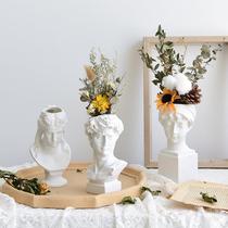 Artistic decoration Room decoration Decoration Vase Sketch Living room ins flower arrangement Retro portrait dried flower sculpture