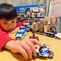 Mobile command centre Lego assembly building blocks boys city series Police Department high-speed pursuit of police car toys