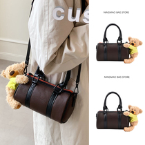 Hand-held summer fashion small bag female 2021 new foreign style texture shoulder bag Joker Net red crossbody small round bag