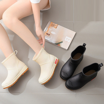 Fashion rain shoes womens short tube water shoes four seasons outside work waterproof non-slip wear-resistant rain boots thickened New Silicone