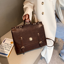 Literary retro backpack female 2022 new large-capacity postman bag British commuter college wind diagonal portable