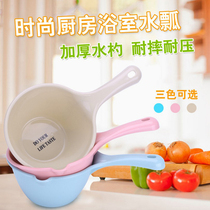 Thickened water scoop long handle plastic water spoon Kitchen water scoop Baby Baby Baby bath shower shampoo Cup shampoo Cup