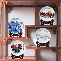 Hanging plate Jingdezhen ceramic porcelain decorative sitting plate modern Chinese famille rose blue and white porcelain red wine rack handicraft ornaments