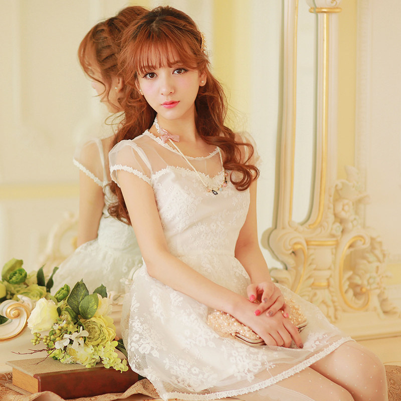 秋千梦 甜美公主2017春夏新款镂空圆领蕾丝修身婚纱短袖连衣裙女