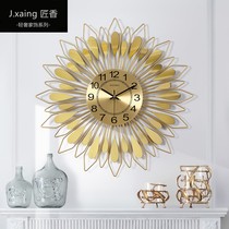 Light luxury clock clock wall clock living room household European fashion watch modern simple silent quartz clock creative atmospheric clock