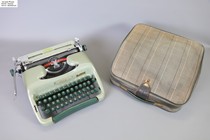 Domestic spot 50 s German Voss worth model S24 antique mechanical typewriter function intact
