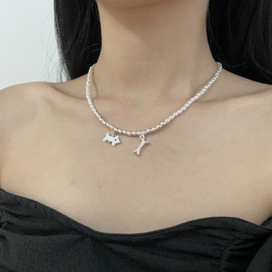 新款潮流时尚小狗鱼骨头米珠珍珠项链女气质可爱设计高级感锁骨链