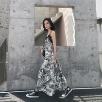 2019 summer new V-neck suspender skirt temperament long skirt fairy skirt French niche suspender dress women sleeveless