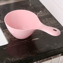 Water spoon Water scoop thickened deepened kitchen bath hair washing household multi-color baby plastic water scoop long handle large size