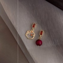 Asymmetric retro Pearl earrings Korean temperament Net red port wind Hepburn earrings female sterling silver 2021 New Tide