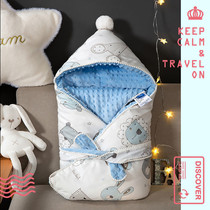 The baby is born in October the spring and autumn of the newborn is a thin delivery room.