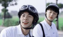 I want to see you with the same helmet Xu Guang Han Li Zi Wei same helmet black motorcycle electric battery safety helmet man