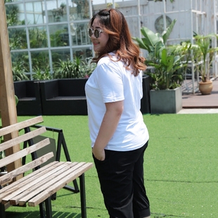 新款遮肚子大码女装t恤胖mm宽松短袖肥婆上衣服200斤白色打底衫夏