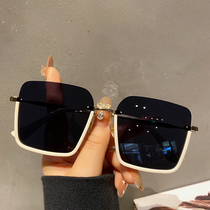 Cence Kaer flower moon appearance ~ black big frame sunglasses female Square round face thin anti ultraviolet sun glasses