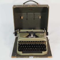 Western antique Germany Erica ERIKA ERIKA mechanical English typewriter function normal metal old objects ornaments