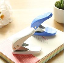 Deli 0111 single hole drilling machine Mini manual round hole small hole drilling machine A4 paper document air hole punch