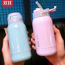 The thermos cup for the elderly in bed is anti-choking with the suction tube Cup for the elderly.