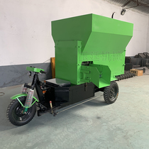 Farm cattle and sheep sprinkling truck saves time and effort. Fully automatic electric feeding truck simple operation feeder truck manufacturers