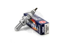 NGK motorcycle spark plug D8EA Iridium D8TC 2197 Zong Shen Lifan Jialing three-wheel 125 150 Universal