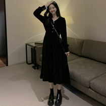 French golden velvet retro temperament dress women's 2021 autumn new base long skirt waist long sleeve small black skirt