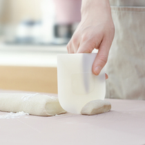 Japanese kitchen multi-function all-in-one cutting knife shovel scrape scrape cream can be hung baking simple gadget