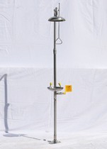 Factory inspection of the new all-316 stainless steel composite shower double emergency eye washer