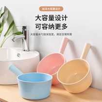 Household plastic water spoon deepens long handle water ladle can hang transparent plastic water spoon bathroom baby bath shampoo scoop