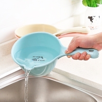 Thickened plastic water scoop Kitchen long handle water scoop Water scoop scoop Baby children shampoo cup flushing bath scoop