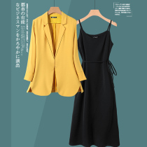Small suit dress two-piece set in autumn 2021 new professional suit goddess fan fashion age reduction two-piece set