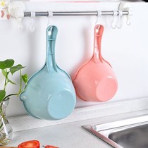 Household long-handled water scoop Kitchen water drift spoon Plastic water scoop Shake water spoon Water scoop Water float Wash hair and bath