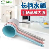 Long handle plastic water scoop baby wash water spoon Kitchen thickened water scoop water scoop Children Baby Bath scoop