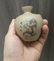 The kitchen is watching out the fire sky door in the northwest corner. The dragon bottle of Yu kiln made Longquan Temple opens