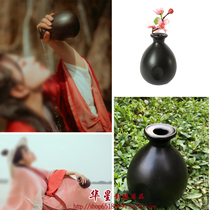 Ancient costume photography wine bottle ancient style location Photo Hulk studio Hanfu Photo theme props ceramic bottle vase