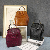 The first layer of cowhide crocodile pattern foreign trade export tail goods counter European goods entity withdrawal cabinet back leather female double shoulder bag