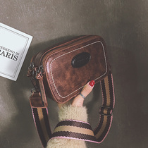  Hong Kong trendy brand small bag womens 2021 new Korean version of the wild retro messenger bag fashion wide shoulder strap small square bag