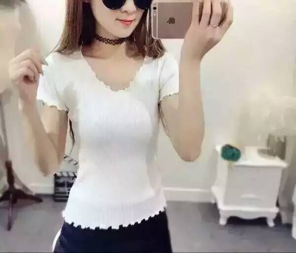 女色毛衣服饰店