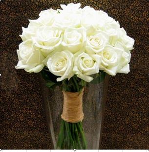 白玫瑰手捧花圆形新娘手捧花简洁高贵 新品上架 ￥ 168.0 ￥168