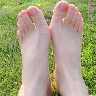 强效大脚骨精油 瘦宽脚面脚脖拇指外翻矫正减骨脂肪 胖脚趾变细 新品