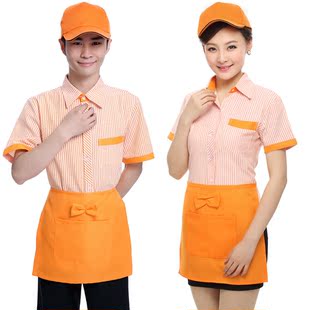 服务员是指机关的勤杂人员;旅馆,饭店等服务行业中招待客人的工作人员