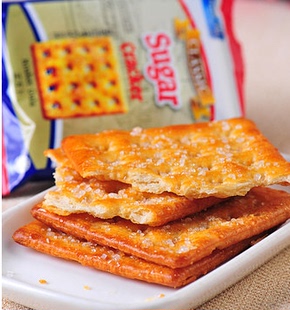 马来西亚酥脆正方形甜饼干酥脆可口养胃好吃零食儿童饼干特价批发