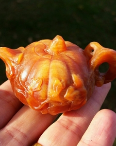 长白山琥珀木顺风包邮松明子满油全透手把件东北沉香木雕松木文玩