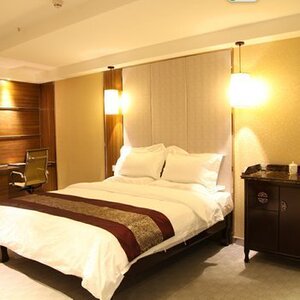 楚雄玉波酒店豪华大床房