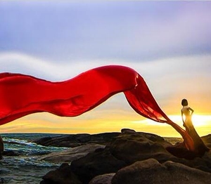 大红色冰丝冰绸布影楼婚纱摄影拍照道具长飘纱裸纱古典传统中国风