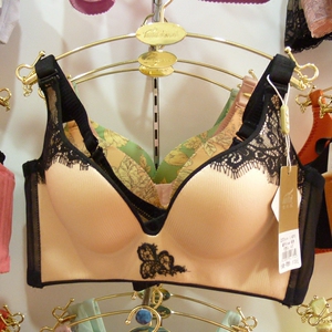 00小炜内衣淘宝特价富妮来专柜正品文胸 8217 a杯b杯加厚杯蕾丝聚拢