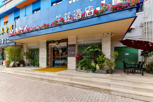 兰兹酒店(深圳大学城店)尊享双床房