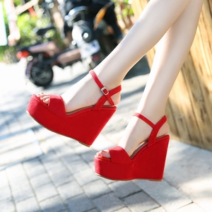 2024夏季新款红色超高跟坡跟厚底女凉鞋防水台鱼嘴露趾松糕女鞋