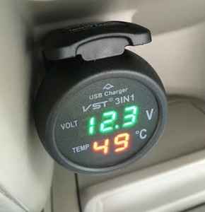3合1高精度车载温度计 汽车用电压表记数显温度计USB手机充电器